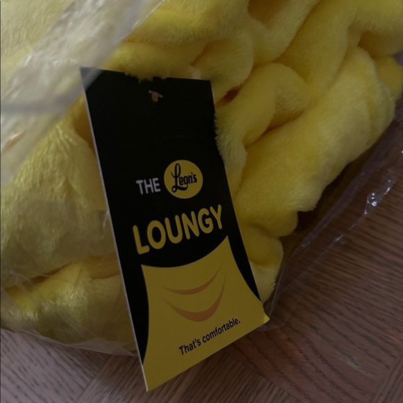 Leon's Yellow Blanket - Picture 3 of 3